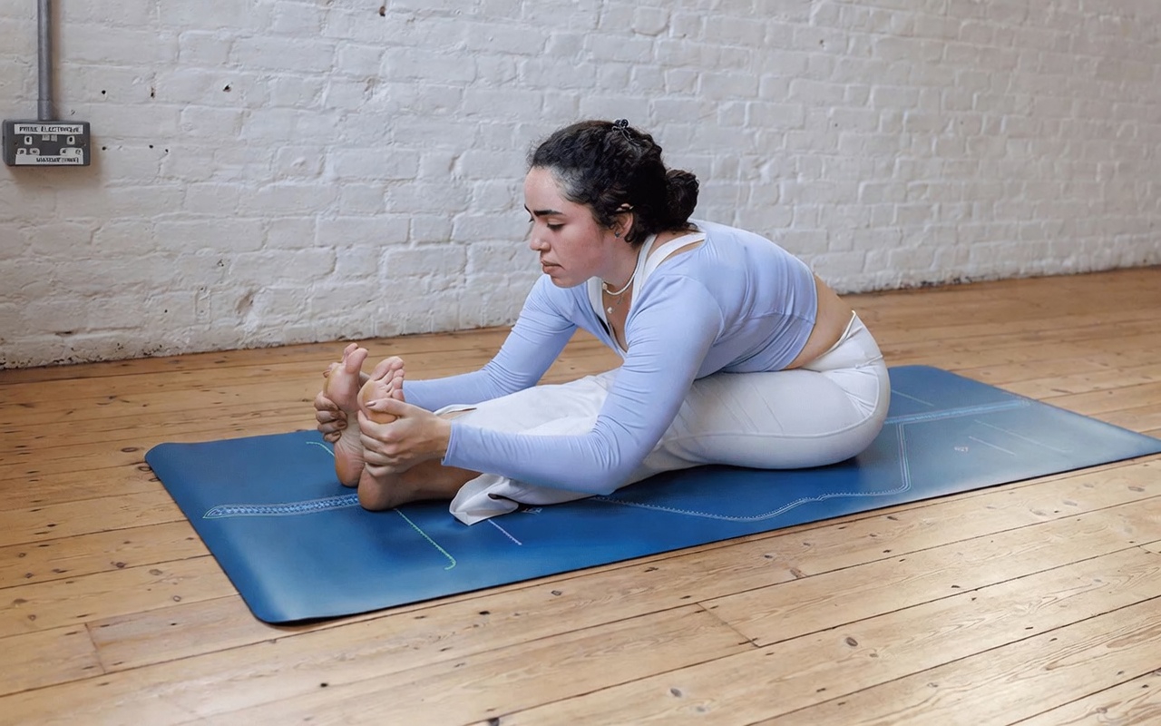 Vous avez du mal à dormir après 60 ans ? Découvrez 5 mouvements doux qui favorisent des nuits profondes et réparatrices