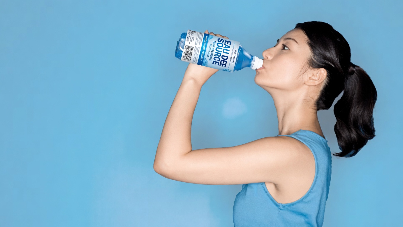 Boire de l’eau n’est pas le meilleur moyen de rester hydraté : voici ce que les experts disent qu’il faut faire à la place