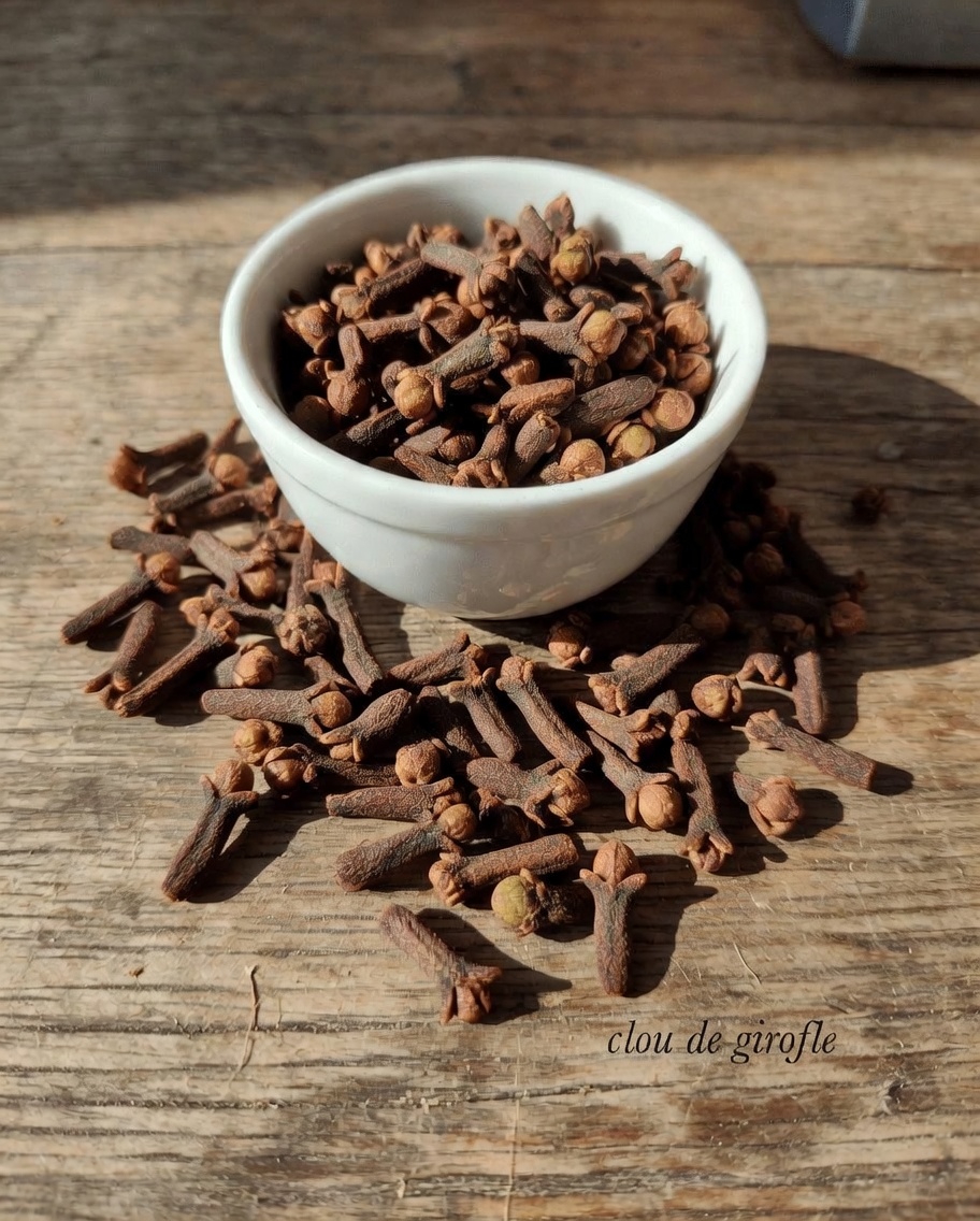 Comment les clous de girofle peuvent favoriser le confort de la gorge : 6 astuces maison faciles et recettes à essayer