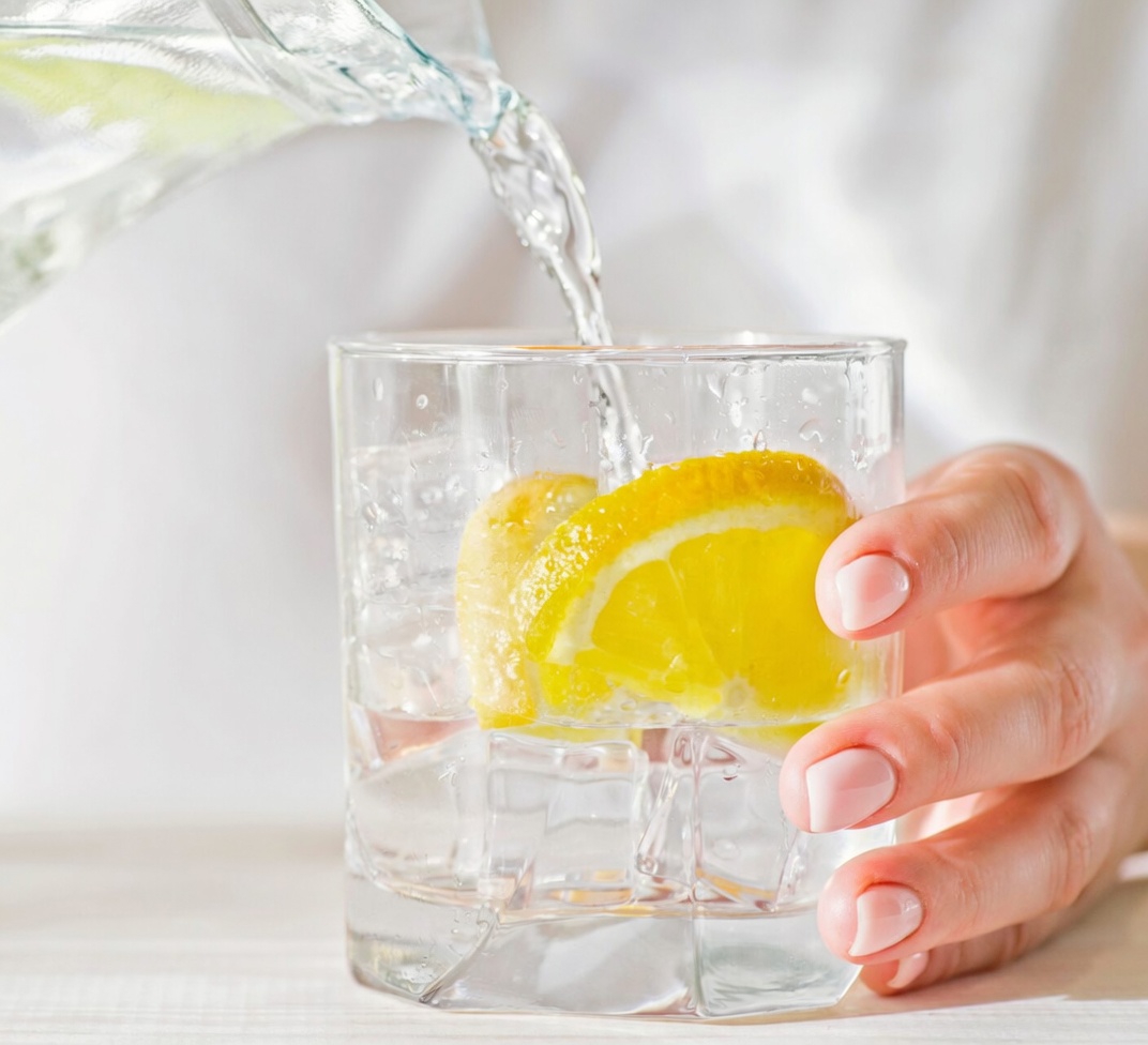 Seniors, écoutez bien ! 12 boissons matinales pour soutenir vos reins et faire exploser votre énergie, naturellement !