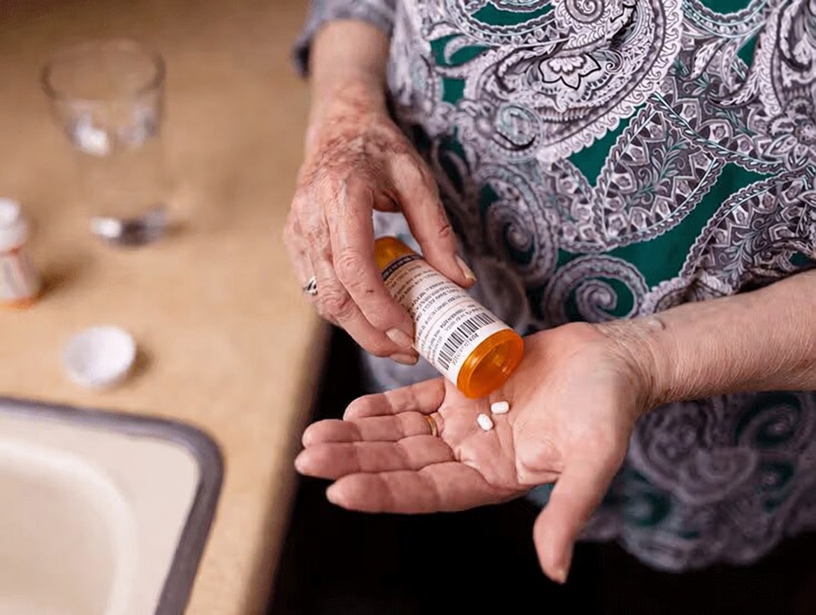 8 habitudes que vous devriez arrêter cette année si vous prenez de l’amlodipine (et pourquoi c’est important)