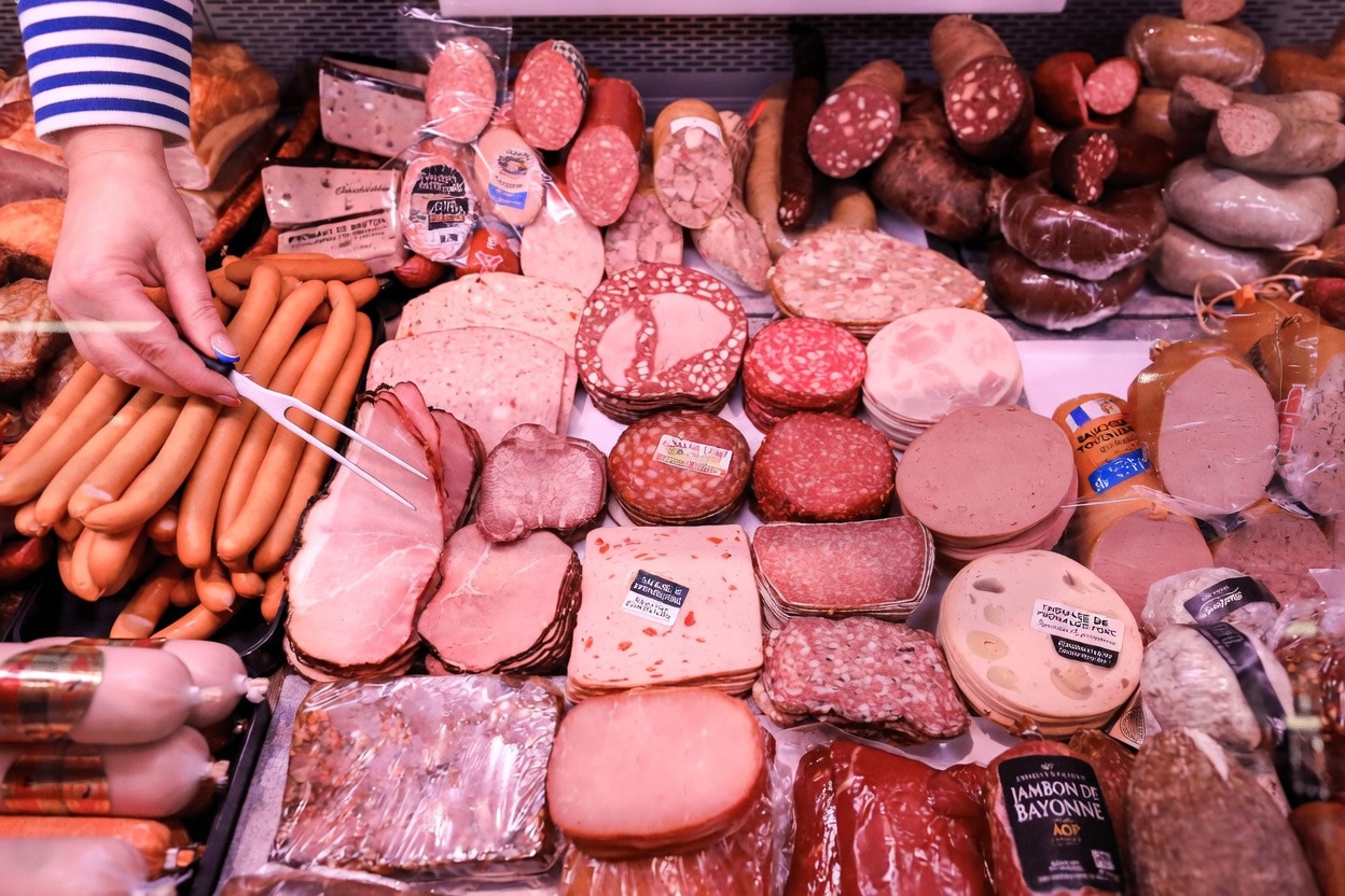 5 aliments du quotidien surprenants que la recherche associe à un risque accru de cancer et des alternatives simples pour une meilleure santé