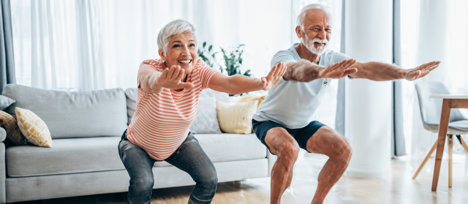 Seniors : un simple mouvement de jambe qui pourrait soutenir en douceur 12 aspects cachés du bien-être