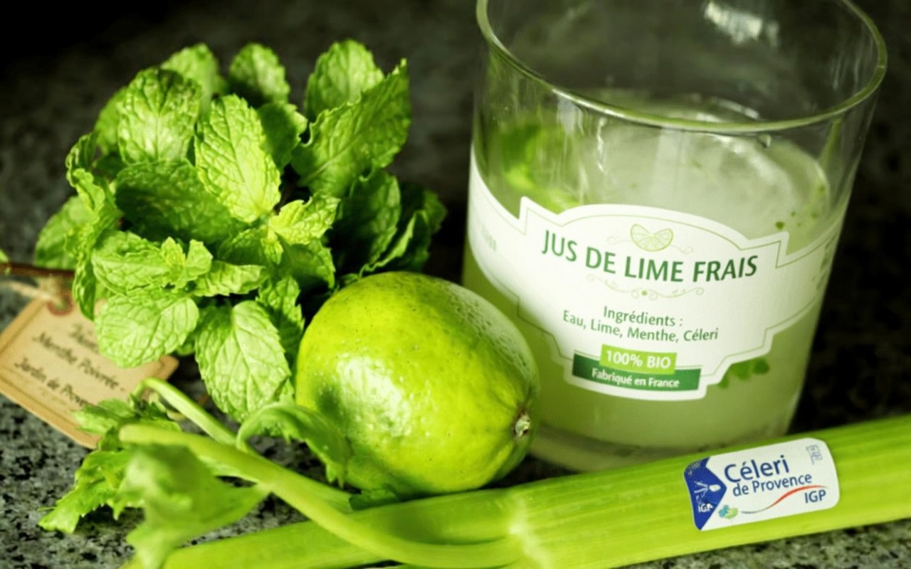 Comment un smoothie à la coriandre peut favoriser la santé thyroïdienne, stimuler l’énergie, aider à la perte de poids et améliorer la clarté mentale