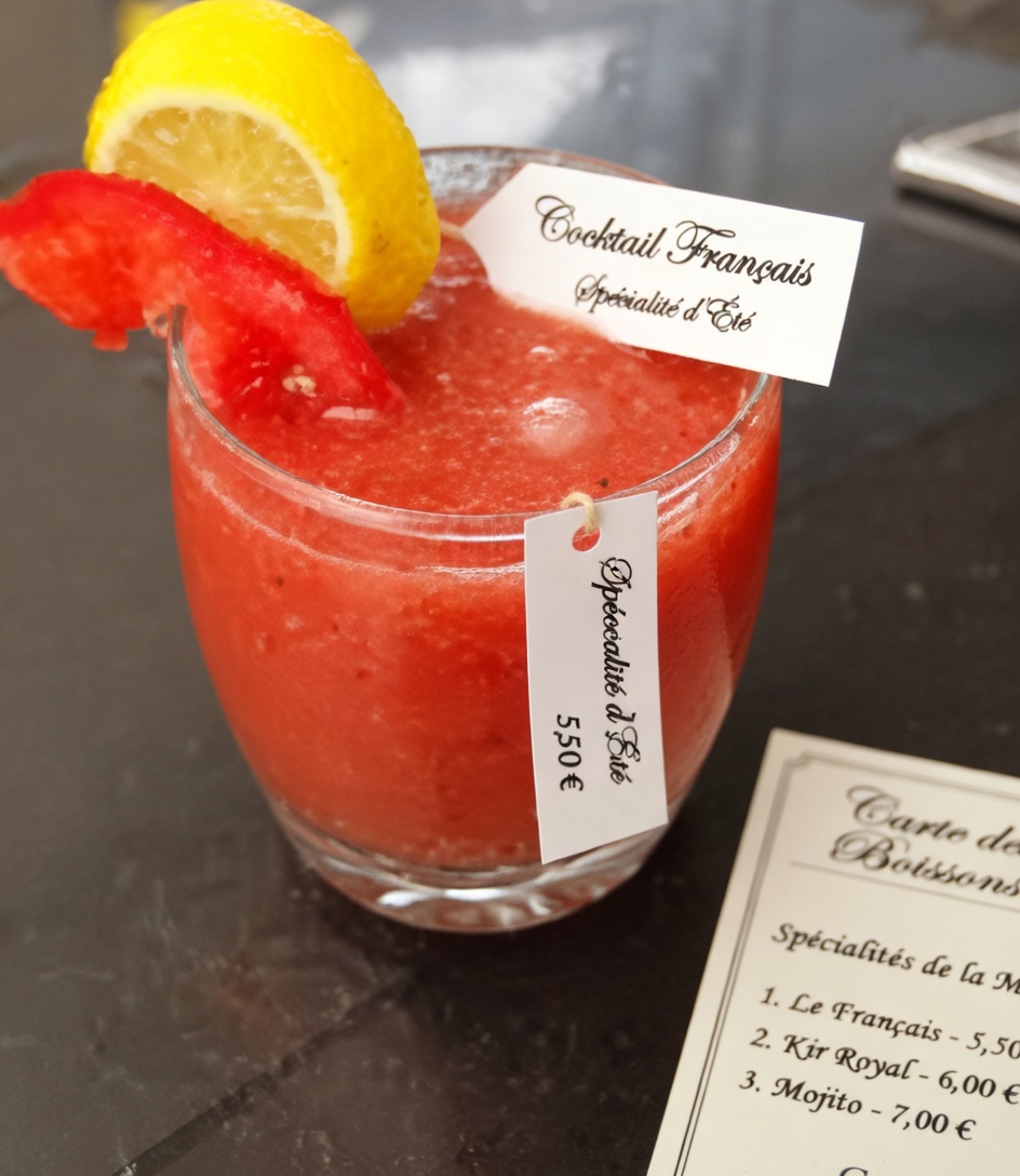 Jus de tomate, d’ail et de citron : une boisson naturelle qui intrigue de nombreux hommes de plus de 40 ans