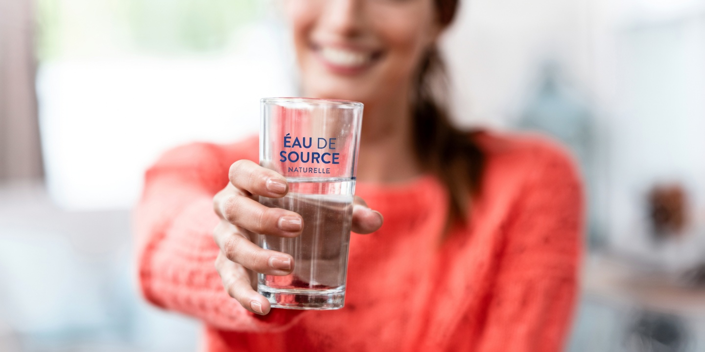 Découvrez les 5 erreurs courantes que nous commettons en buvant de l’eau et qui affectent votre bien-être quotidien