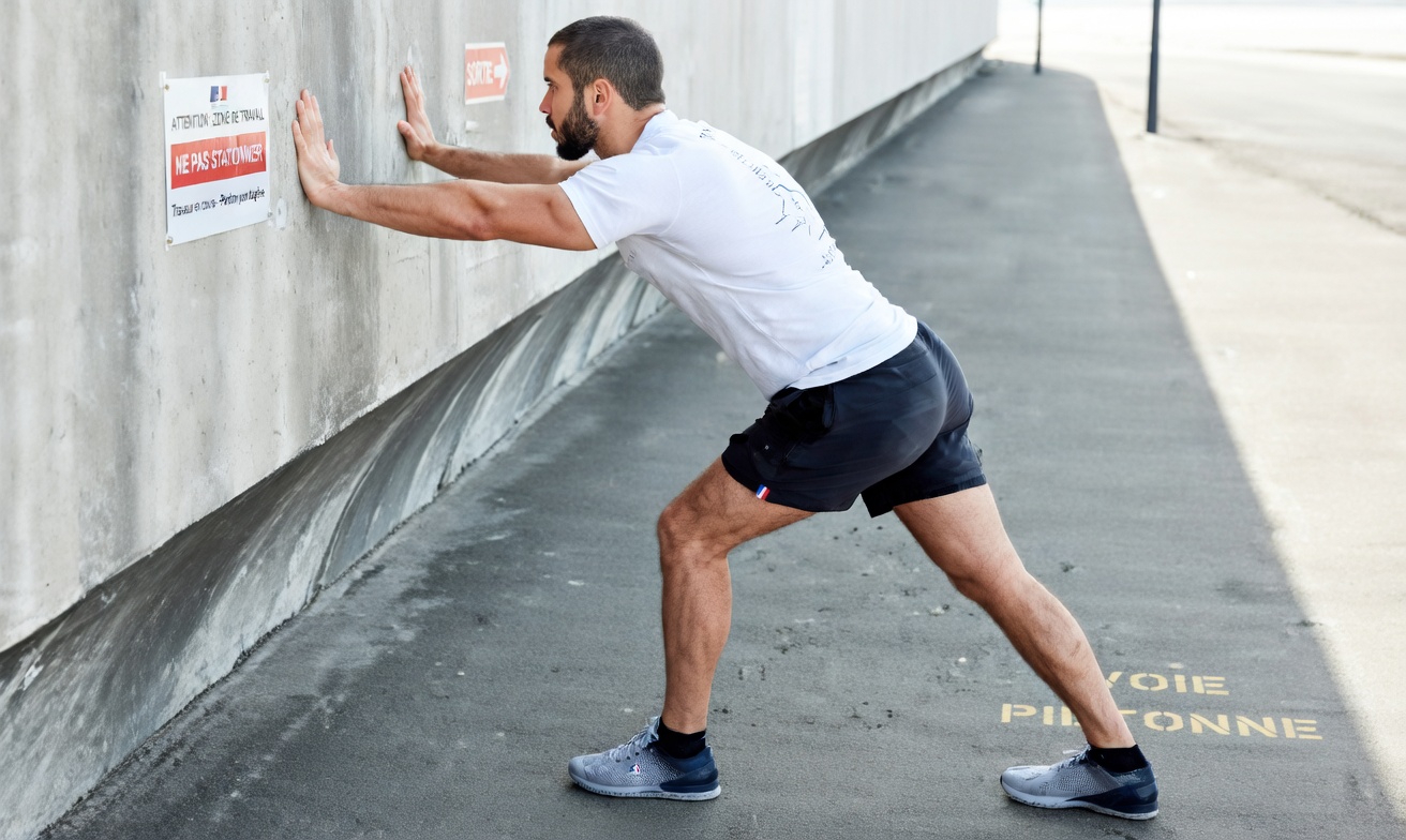 Mauvaise circulation dans les jambes ? Faites ce test de 30 secondes + 3 exercices rapides correctifs après 60 ans