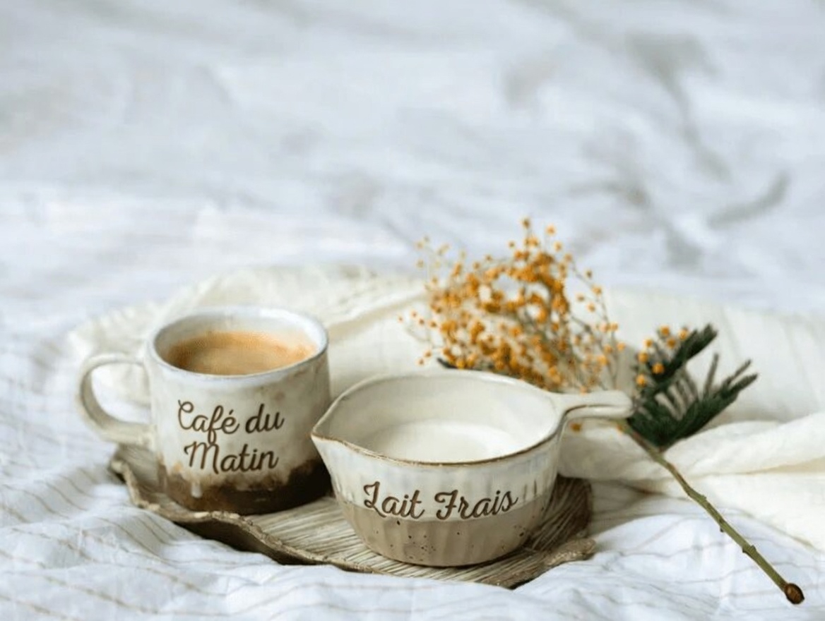 Plus de 60 ans ? Découvrez ces 8 ajouts au café inspirés par les preuves pour renforcer au quotidien la force, la mobilité et le soutien métabolique