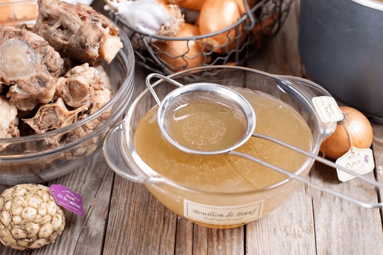 6 stratégies alimentaires quotidiennes que de nombreux adultes de plus de 60 ans négligent pour soutenir naturellement le collagène