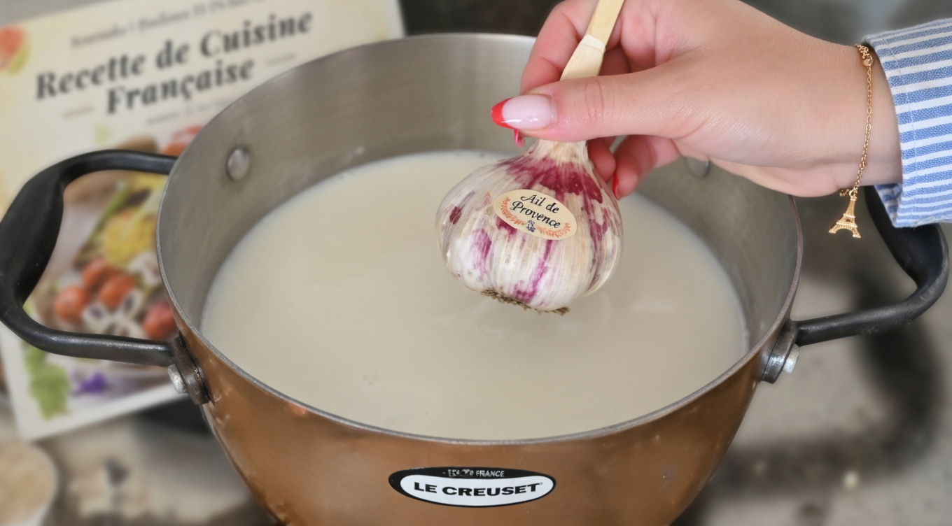 Faites bouillir de l’ail dans du lait et buvez-le d’un seul coup : pourquoi vous devriez commencer à le faire