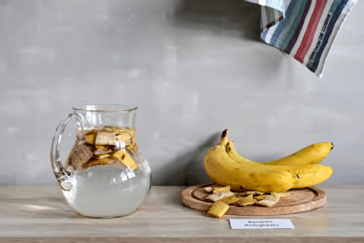 7 façons naturelles de lisser les ridules et de raviver l’éclat de la peau avec des peaux de banane