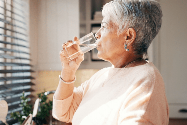 8 moyens efficaces de réduire les allers-retours nocturnes aux toilettes et de retrouver un sommeil réparateur