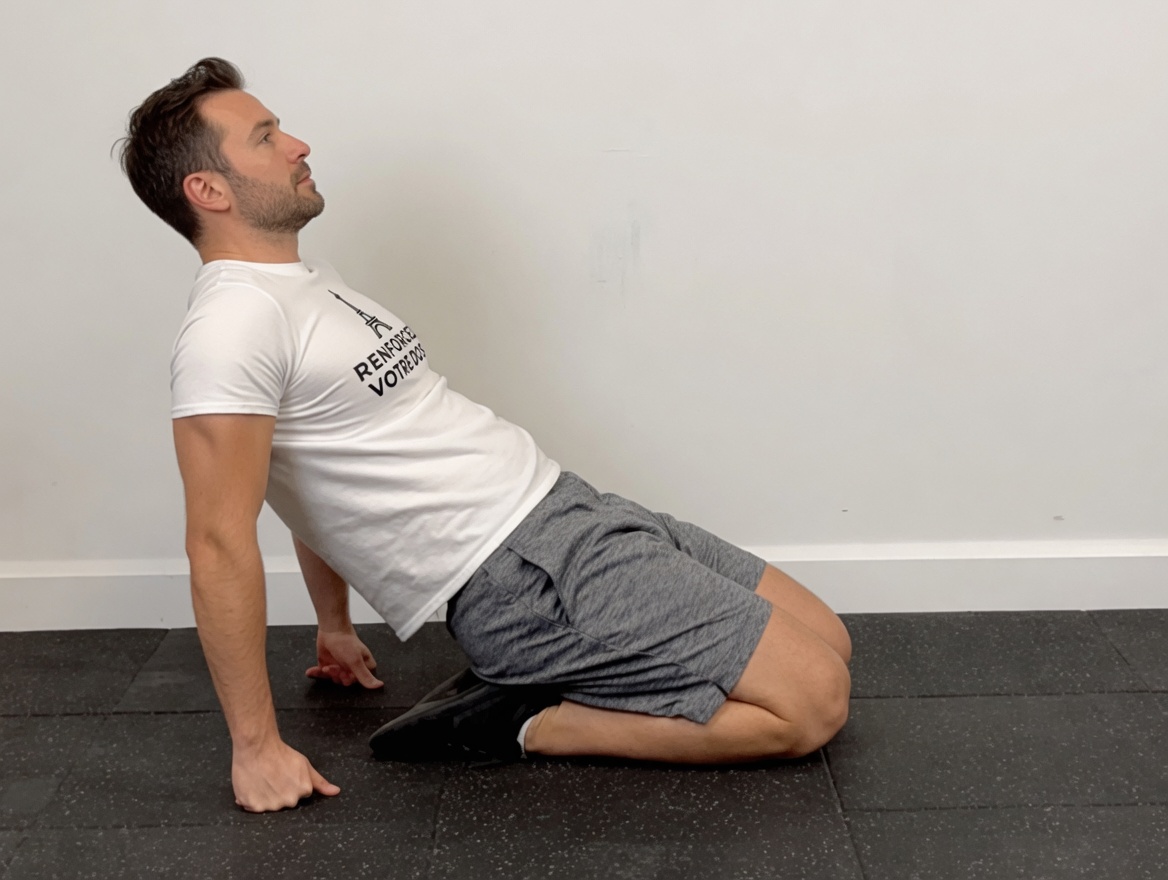 Découvrez 5 exercices simples à faire chez soi pour améliorer la posture et l’alignement du bassin en cas d’antéversion pelvienne