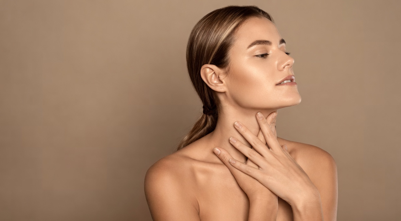 Découvrez le secret d’un cou et d’un décolleté jeunesse : pourquoi ce simple mélange naturel pourrait transformer votre peau