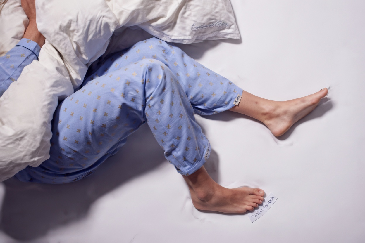 Seniors : améliorez la circulation de vos jambes pendant la nuit grâce à cette simple habitude au coucher