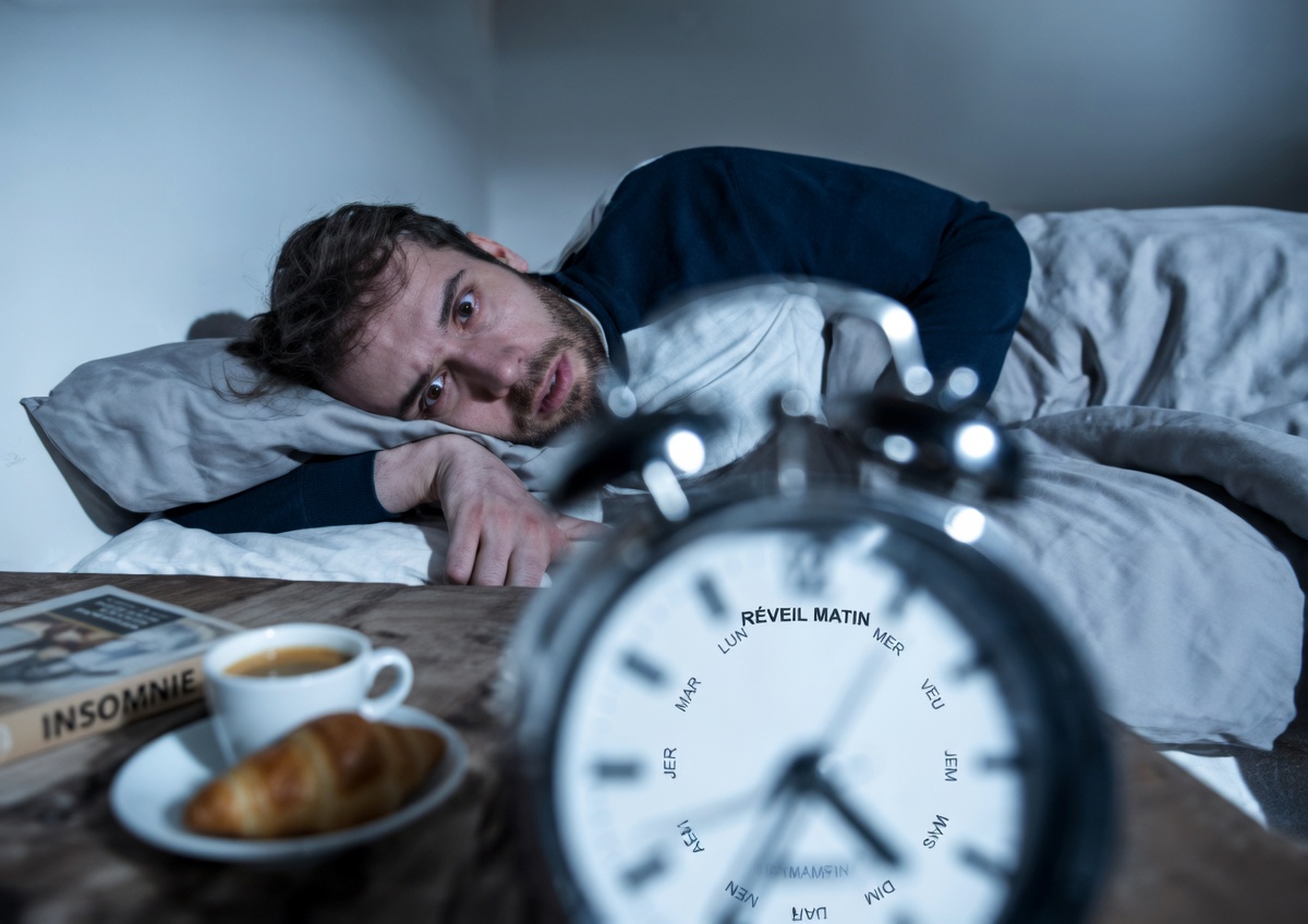 En tant que senior, découvrez sept habitudes de sommeil courantes à éviter pour améliorer votre repos et votre vitalité au quotidien