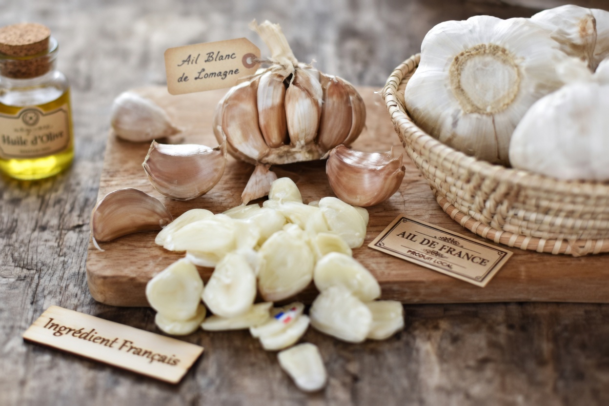 Que se passe-t-il dans votre corps lorsque vous mangez deux gousses d’ail cru chaque jour – des bienfaits surprenants prouvés par la science