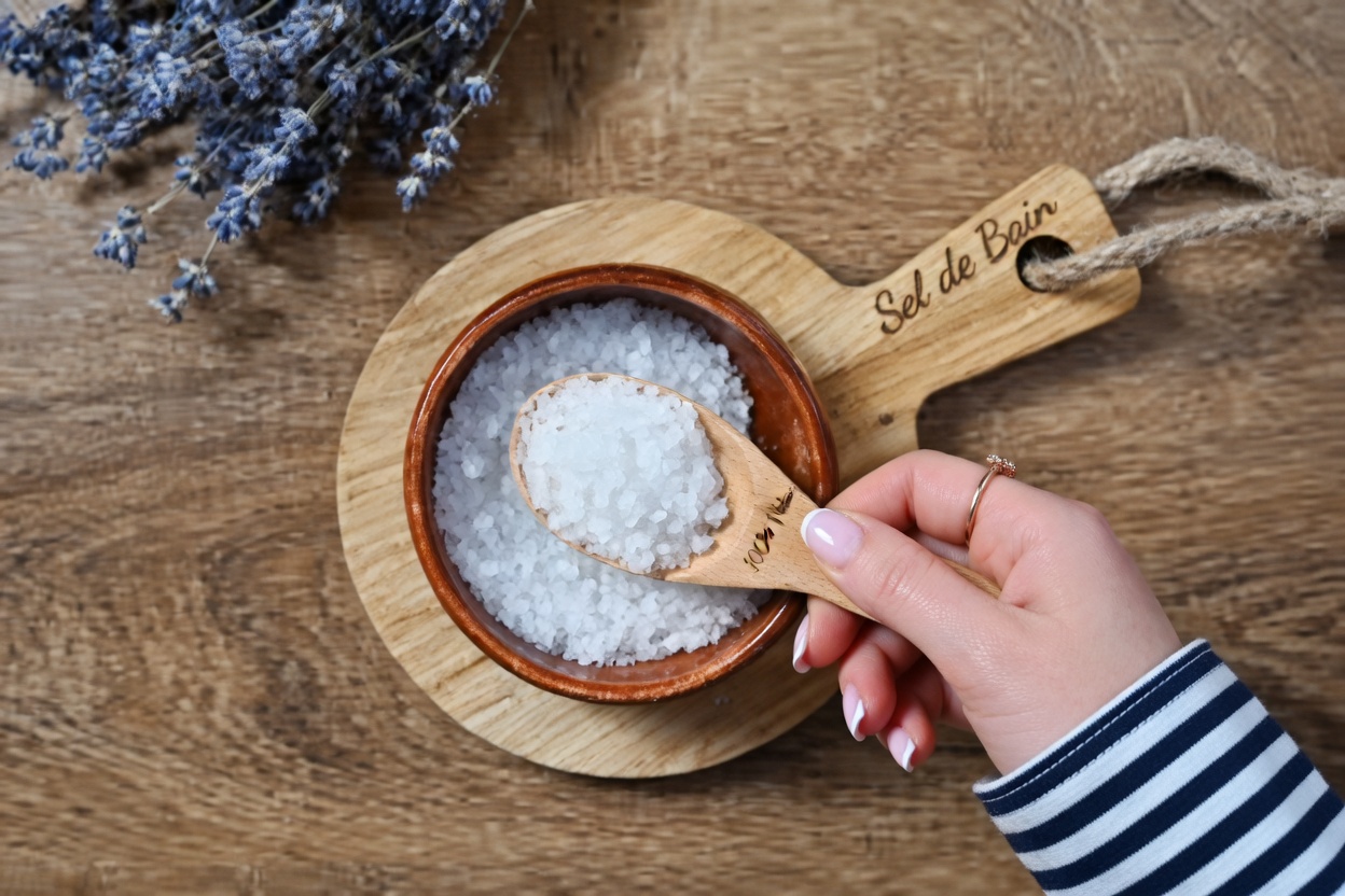Le secret des vieux médecins : frottez de l’huile de ricin et du sel d’Epsom ici pour soulager 13 douleurs du quotidien !