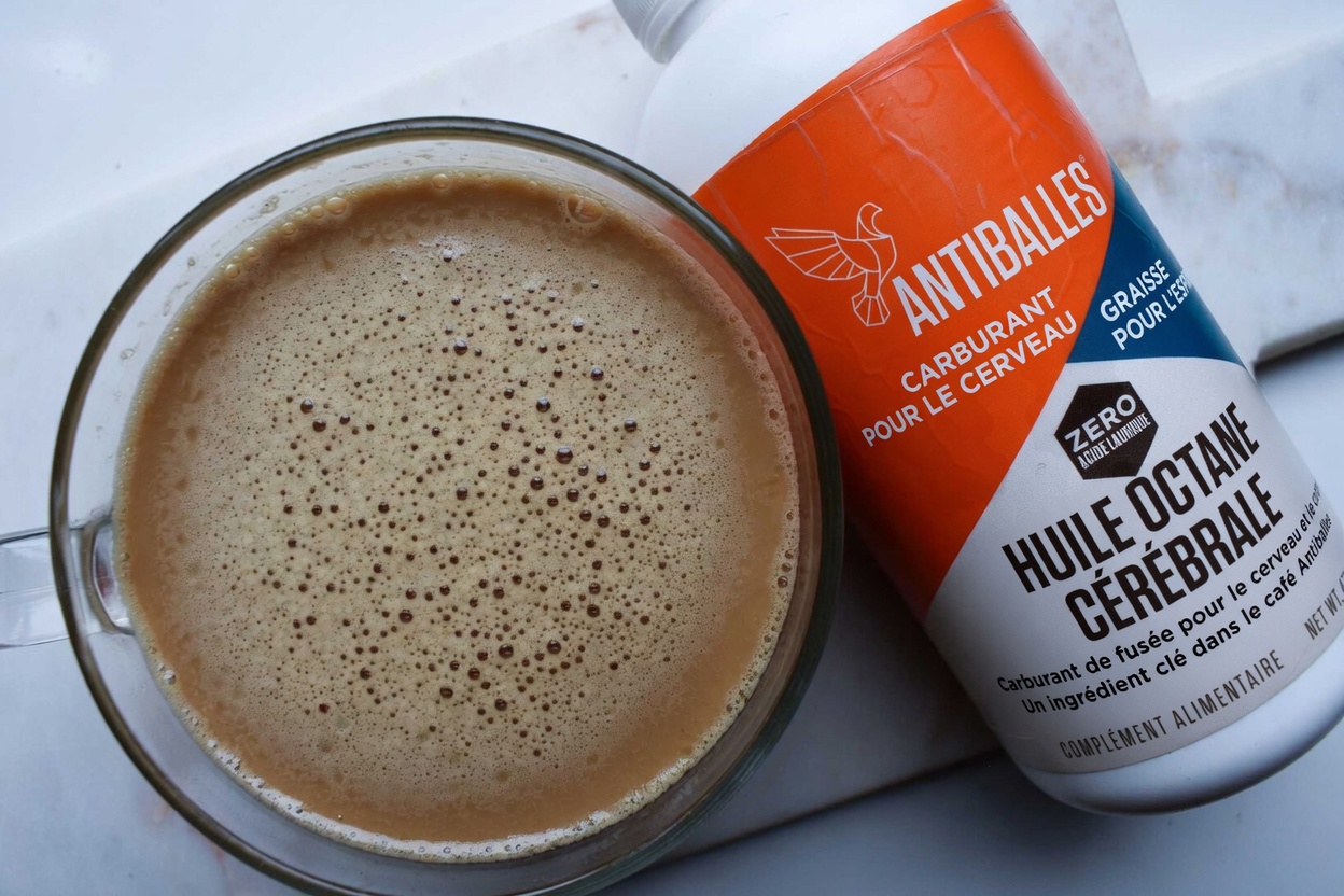 Pourquoi les seniors ajoutent CETTE poudre à leur café (des bienfaits qui changent la vie !)