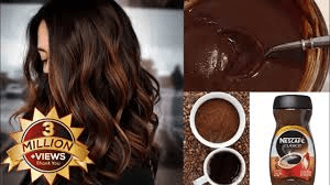 Soin capillaire au café à la maison : un guide réaliste pour des cheveux à l’apparence plus foncée et plus brillante