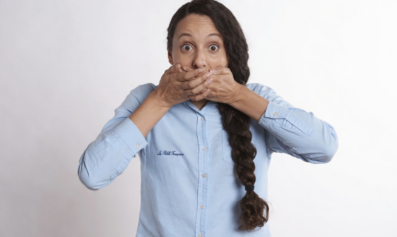 Méthodes naturelles pour blanchir les dents à la maison : remèdes sûrs pour un sourire plus éclatant