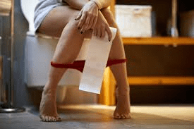 Pourquoi uriner après un rapport intime est une habitude simple qui aide à protéger vos voies urinaires