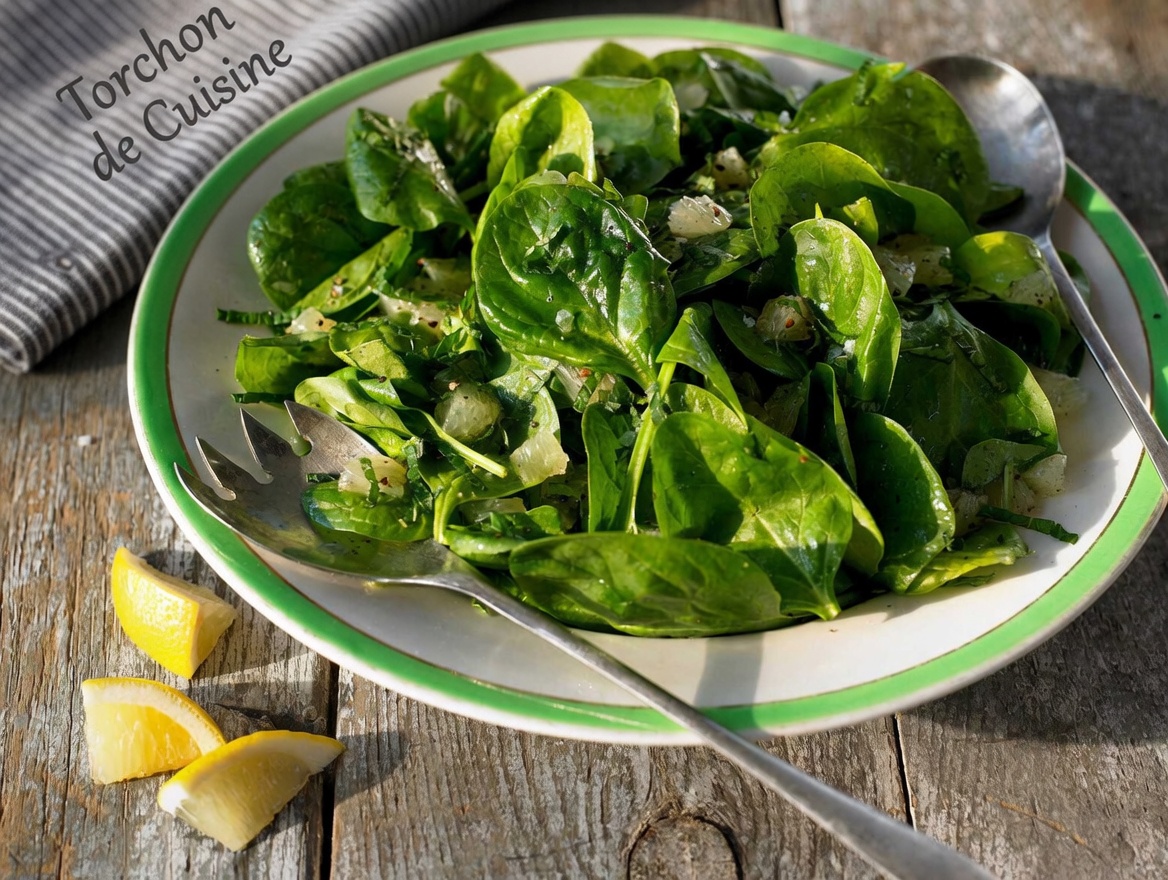 Réveillez-vous avec des jambes plus légères : 6 aliments du soir qui pourraient favoriser la circulation (plus un test simple sur 3 nuits)