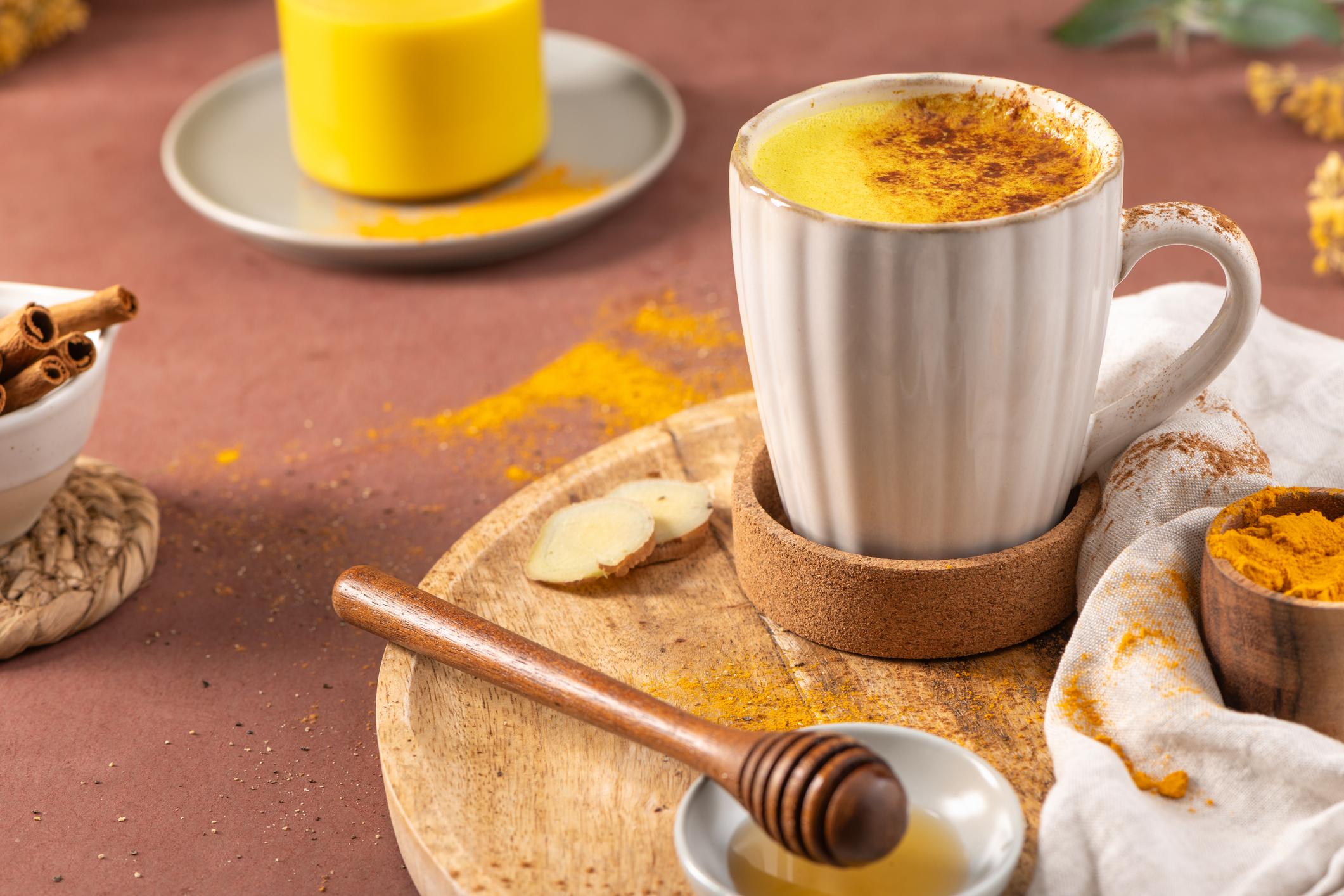 Ces 5 épices de cuisine soutiennent-elles discrètement le confort articulaire après 60 ans ?