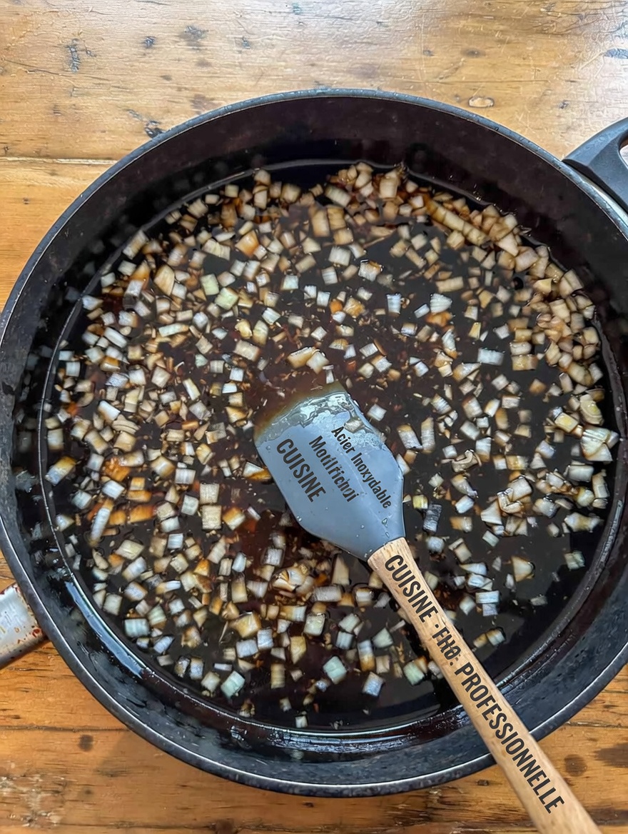 Ail, Coca-Cola et miel : une étonnante habitude de cuisine que de nombreux seniors découvrent