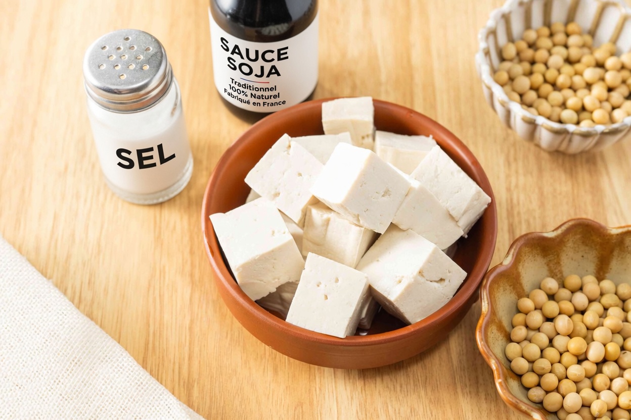 Avertissement pour les adultes de plus de 60 ans : ces aliments du quotidien perturbent-ils discrètement l’équilibre thyroïdien ?