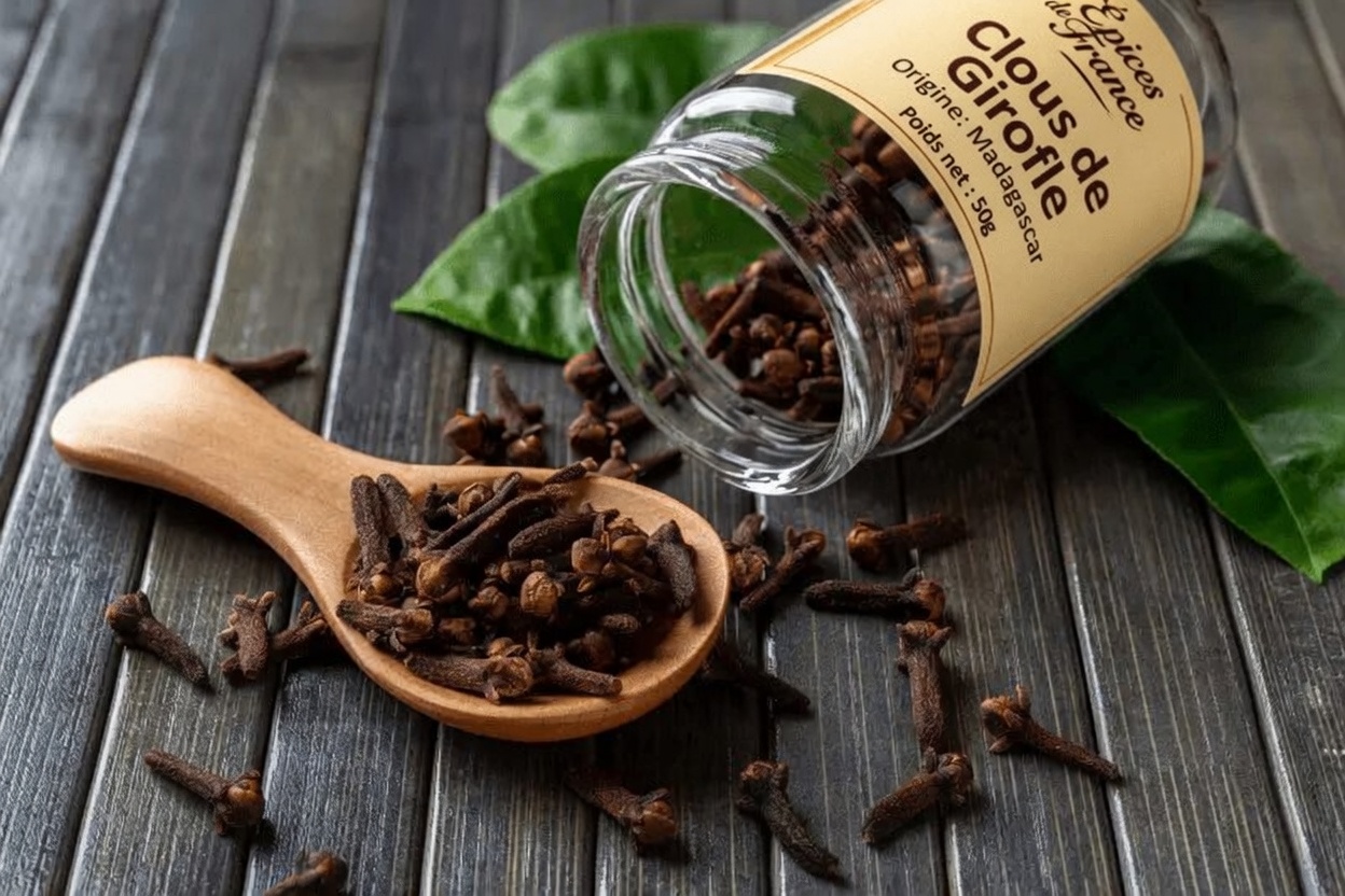 Faites-vous cette erreur courante en mâchant des clous de girofle ? Découvrez des façons sûres de soutenir votre santé