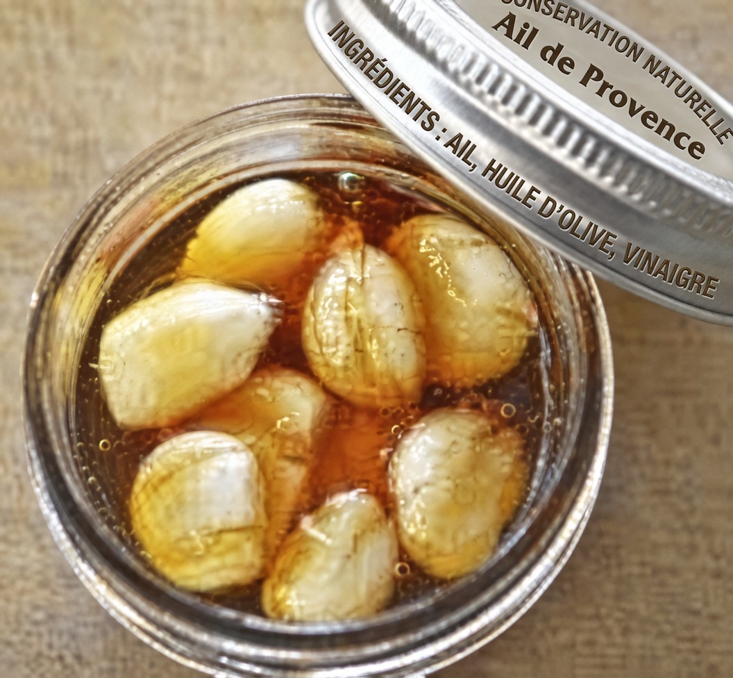 Comment manger de l’ail et du miel à jeun : un simple rituel matinal de 7 jours