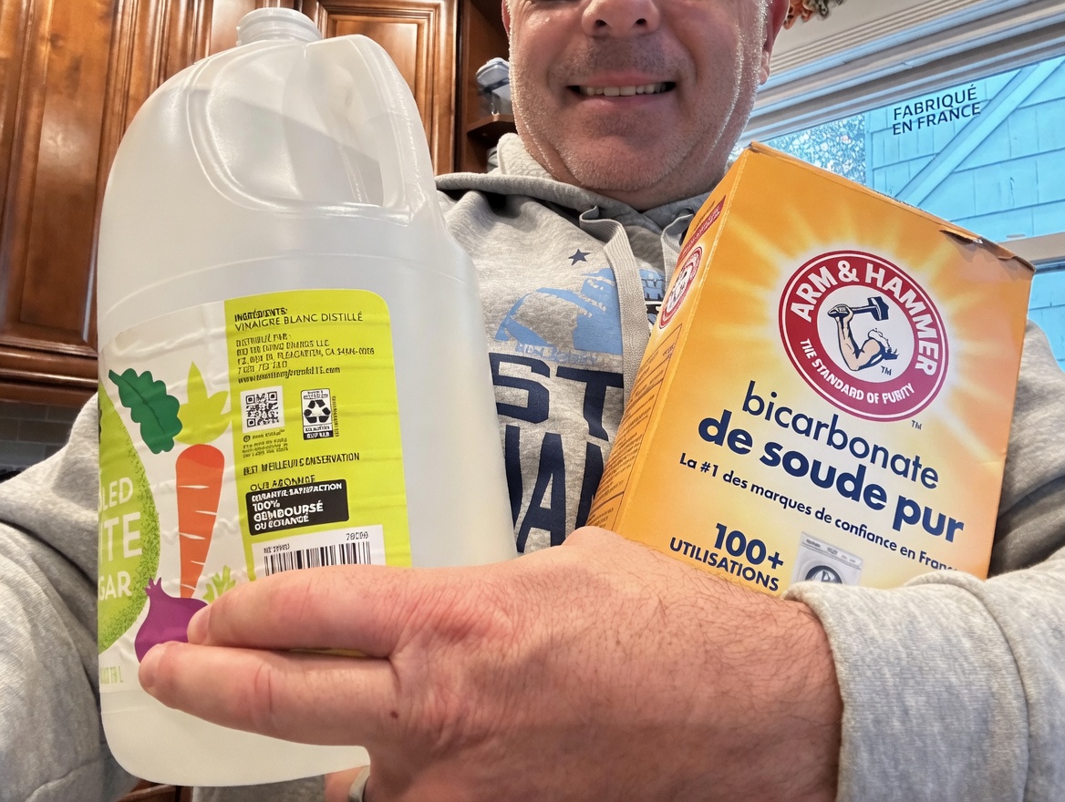 SENIORS, utilisez le BICARBONATE DE SOUDE comme CECI et regardez 13 problèmes de santé disparaître !