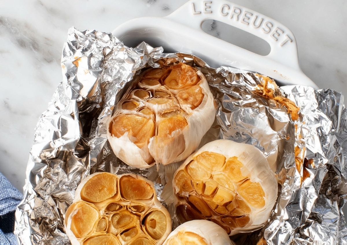 Explorer les bienfaits potentiels de la consommation d’ail avant le coucher : 9 pistes pour le bien-être au quotidien