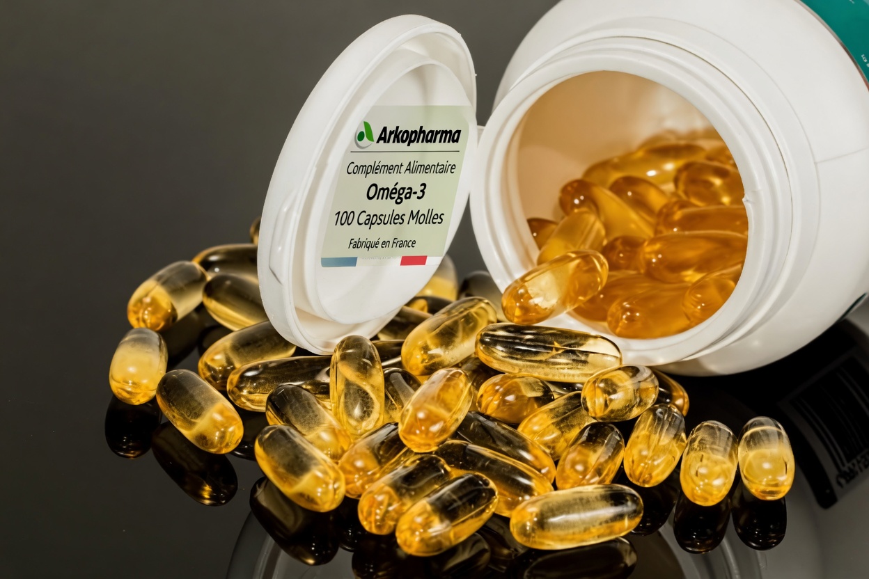 Suppléments d’oméga-3 pour les seniors : habitudes intelligentes pour les utiliser en toute sécurité et efficacement chaque jour