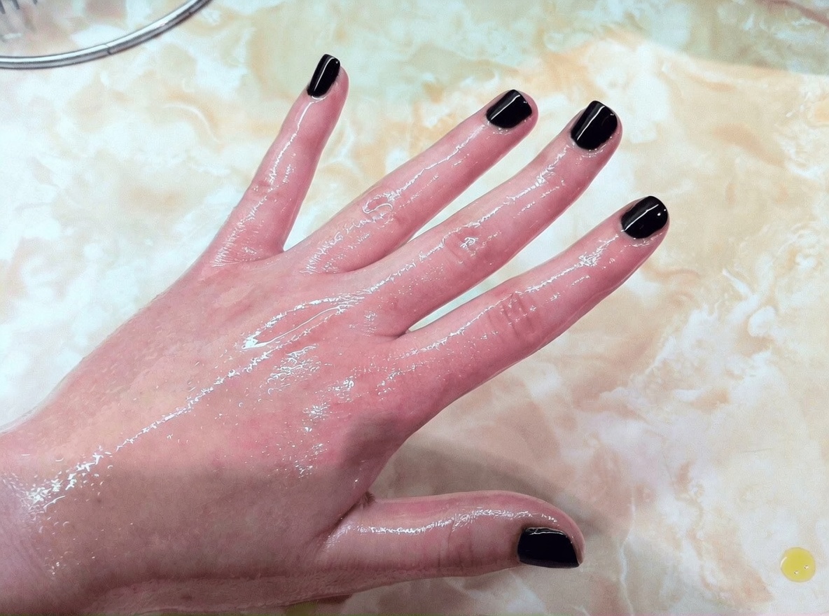 Seniors : la solution quotidienne de 3 minutes qui pourrait transformer une peau fripée, fine comme du papier (7 habitudes validées par la science à adopter dès ce soir)