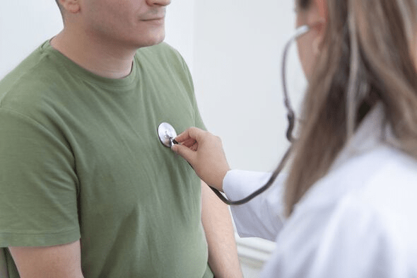 Avertissement d’un cardiologue : pourquoi l’utilisation fréquente d’ibuprofène peut susciter des préoccupations cardiaques chez les adultes de plus de 60 ans