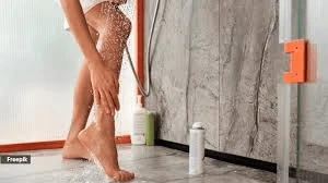 Est-il sûr d’uriner sous la douche ? Ce que disent les experts de cette habitude courante